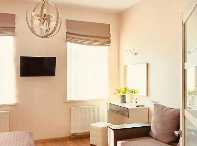 поруч жд та центру міста * Львів