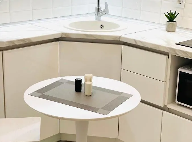 поруч жд та центру міста Апартаменти Львів